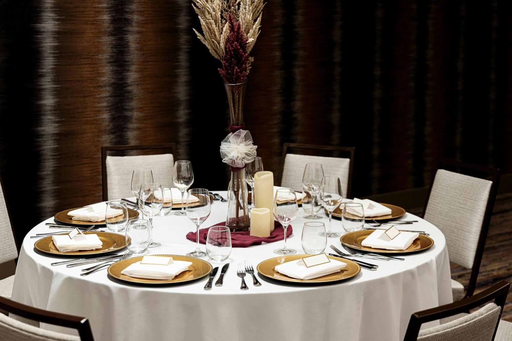 Courtyard By Marriott Dallas Downtown/Reunion District Экстерьер фото