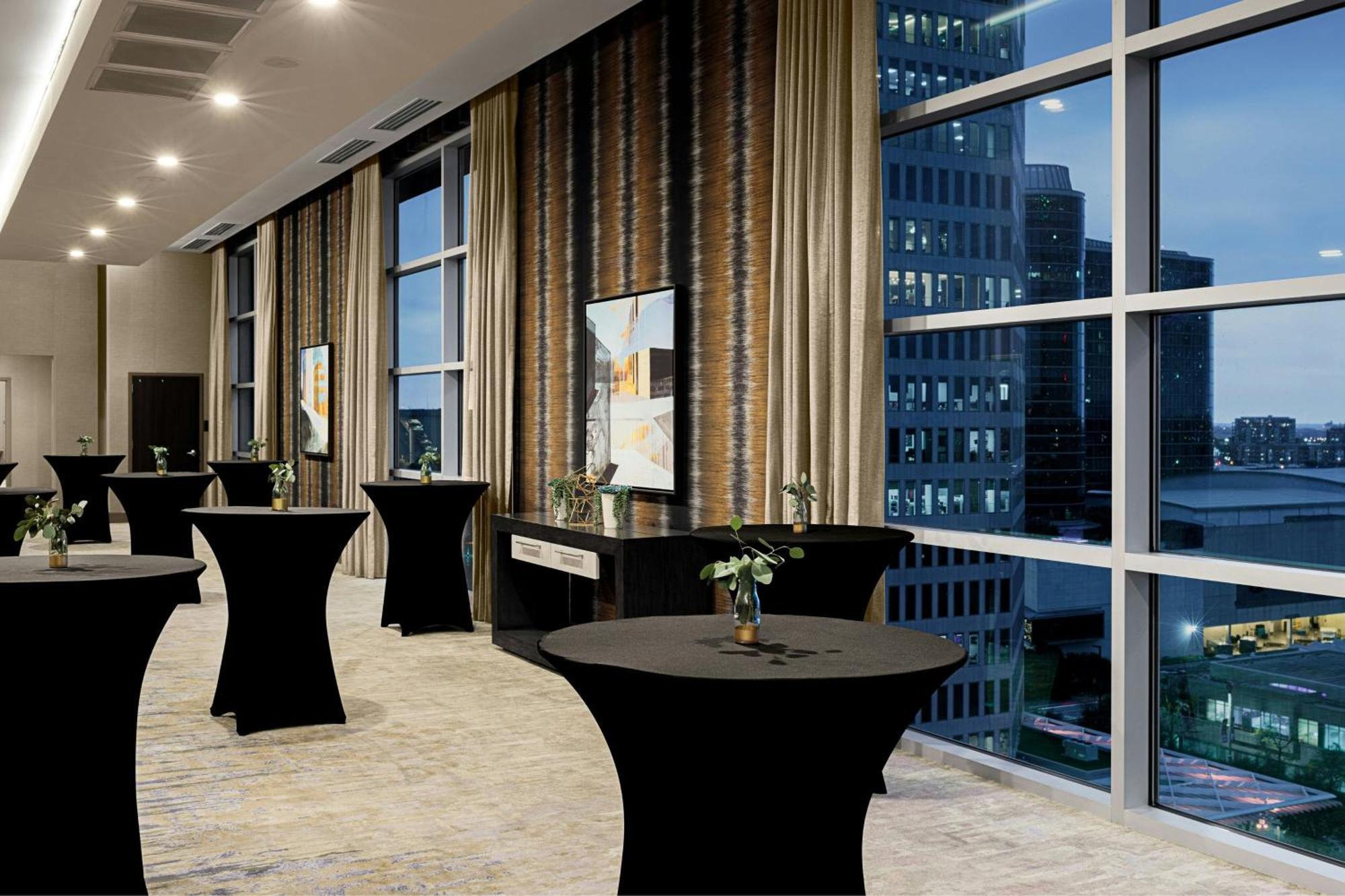 Courtyard By Marriott Dallas Downtown/Reunion District Экстерьер фото