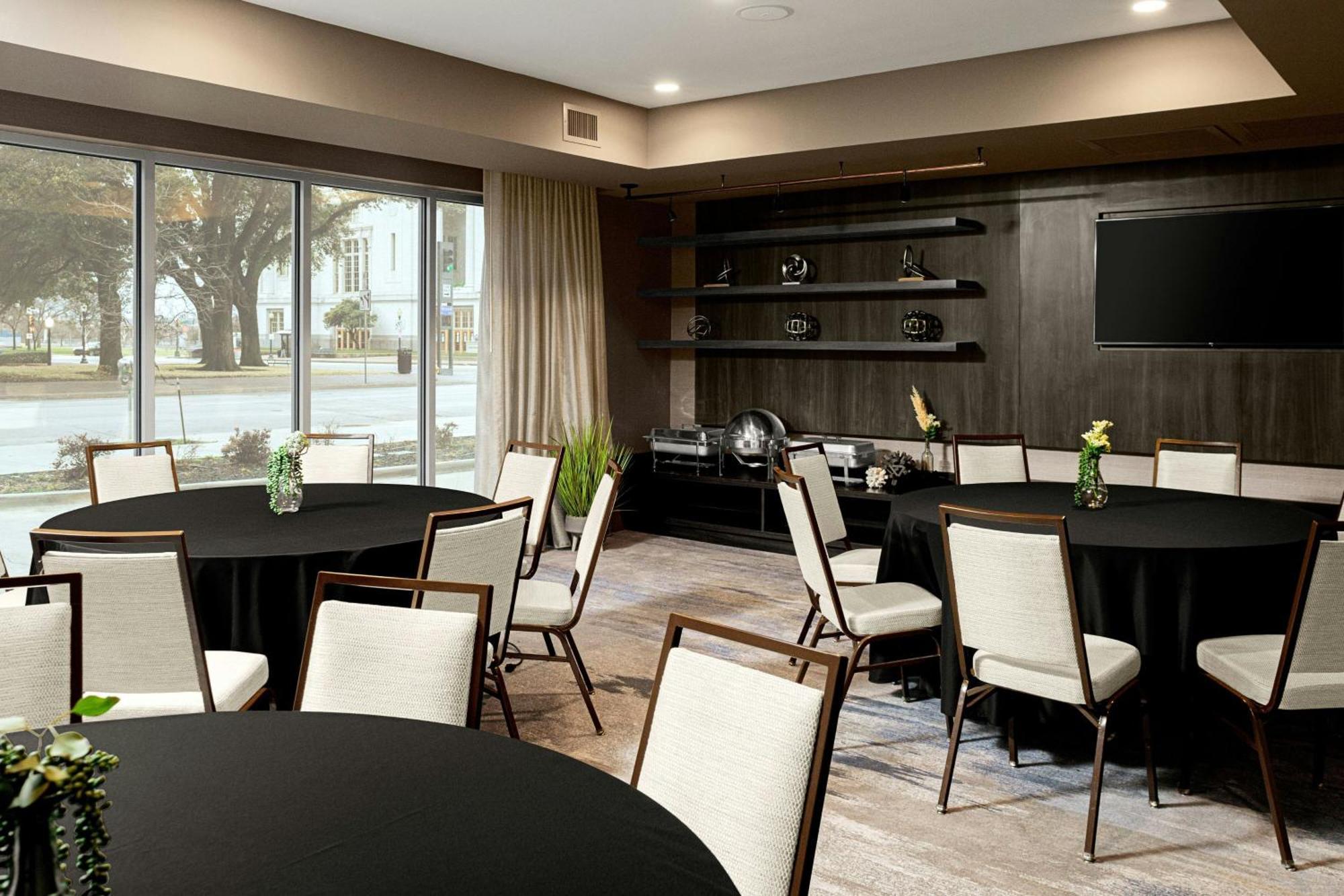 Courtyard By Marriott Dallas Downtown/Reunion District Экстерьер фото
