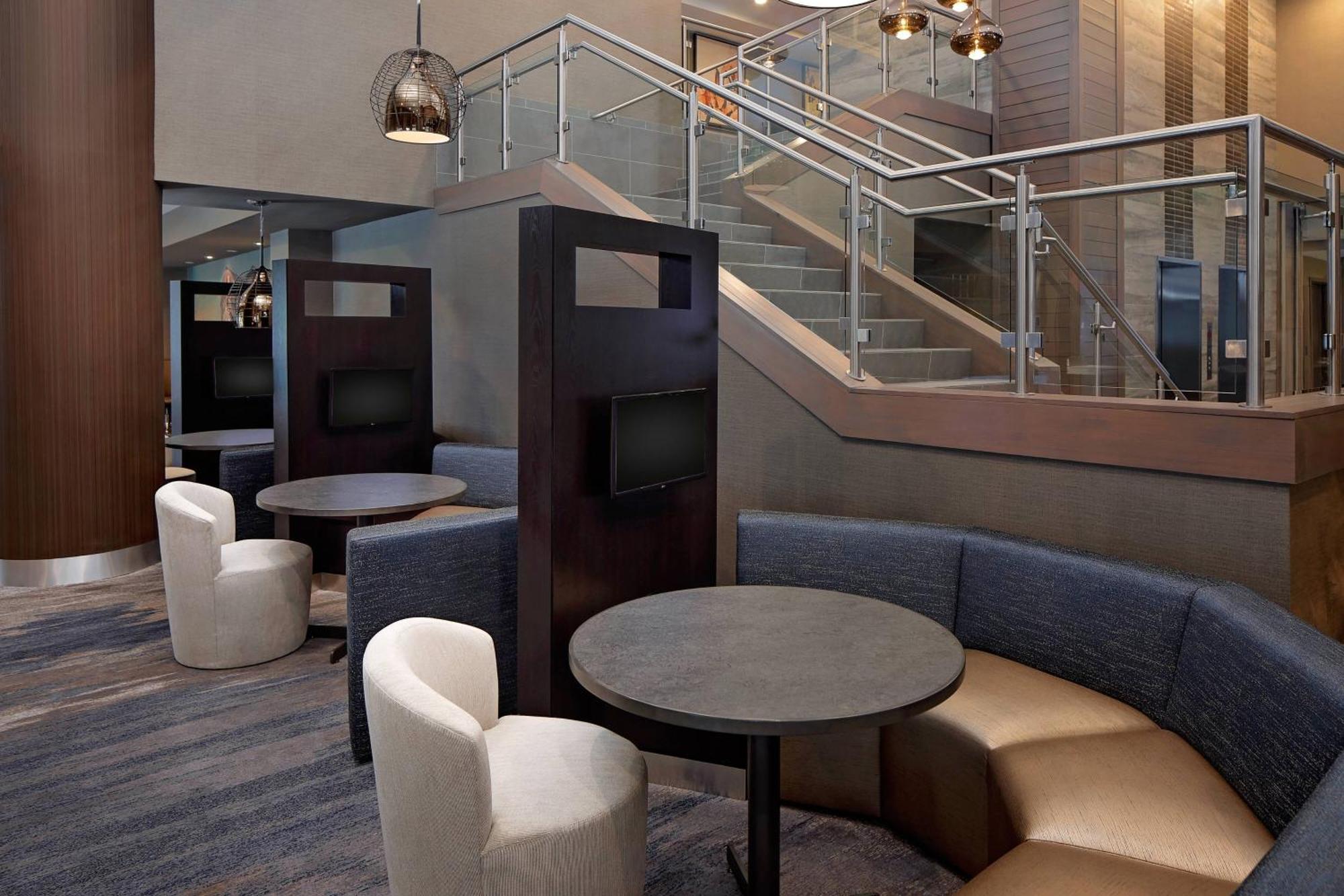 Courtyard By Marriott Dallas Downtown/Reunion District Экстерьер фото