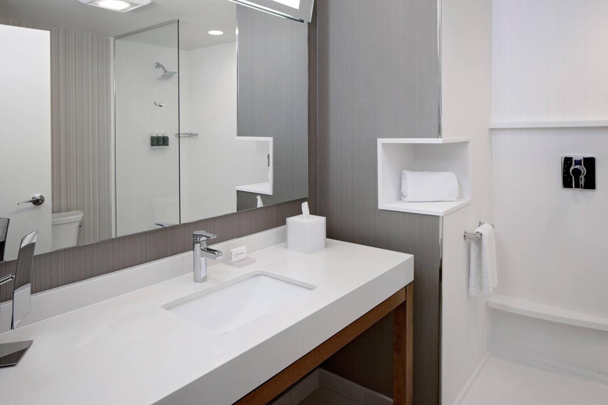 Courtyard By Marriott Dallas Downtown/Reunion District Экстерьер фото