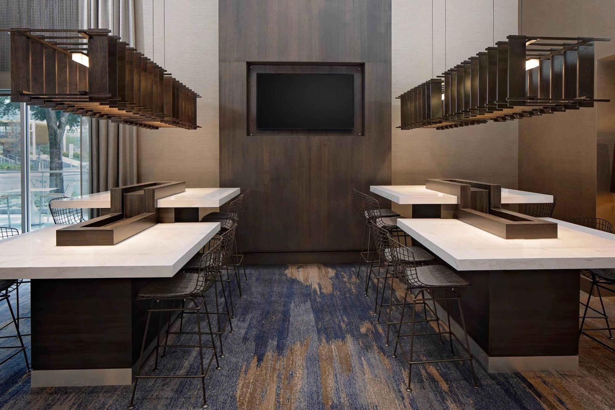 Courtyard By Marriott Dallas Downtown/Reunion District Экстерьер фото