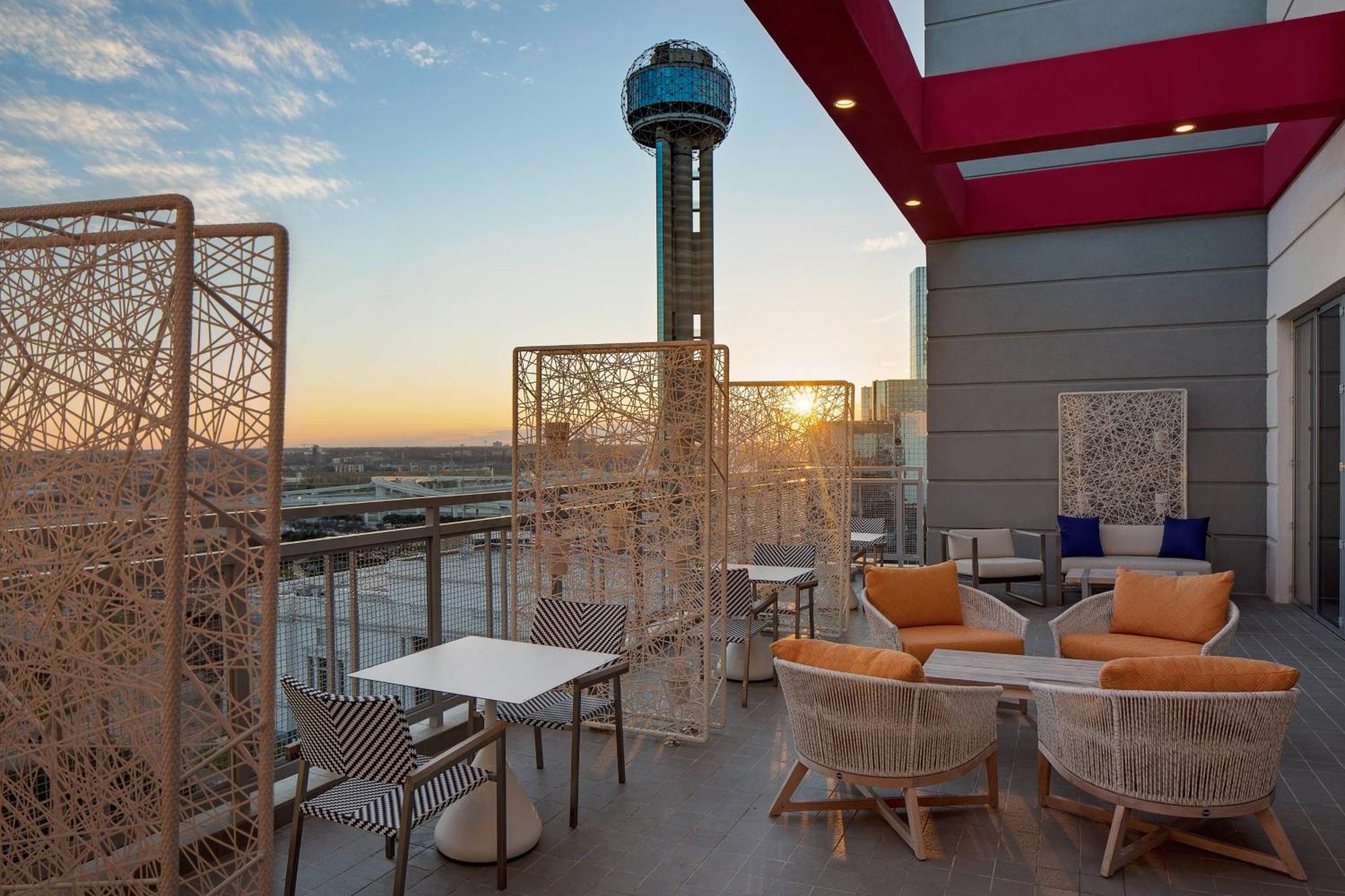 Courtyard By Marriott Dallas Downtown/Reunion District Экстерьер фото