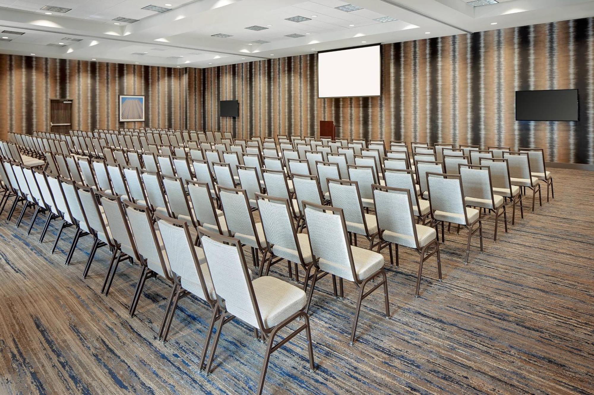 Courtyard By Marriott Dallas Downtown/Reunion District Экстерьер фото