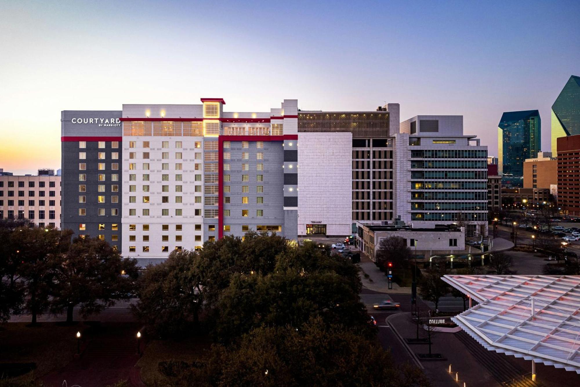 Courtyard By Marriott Dallas Downtown/Reunion District Экстерьер фото
