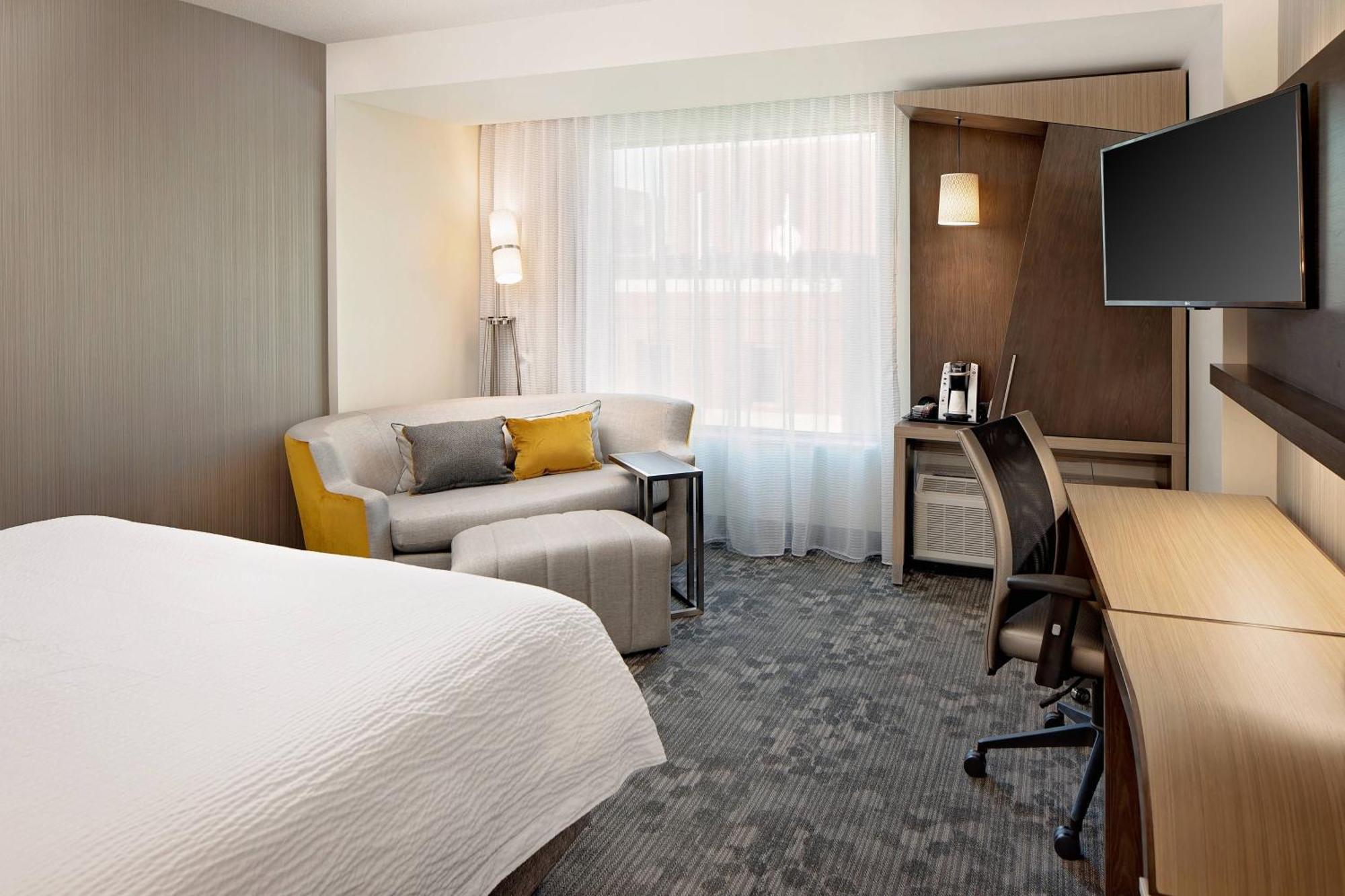 Courtyard By Marriott Dallas Downtown/Reunion District Экстерьер фото