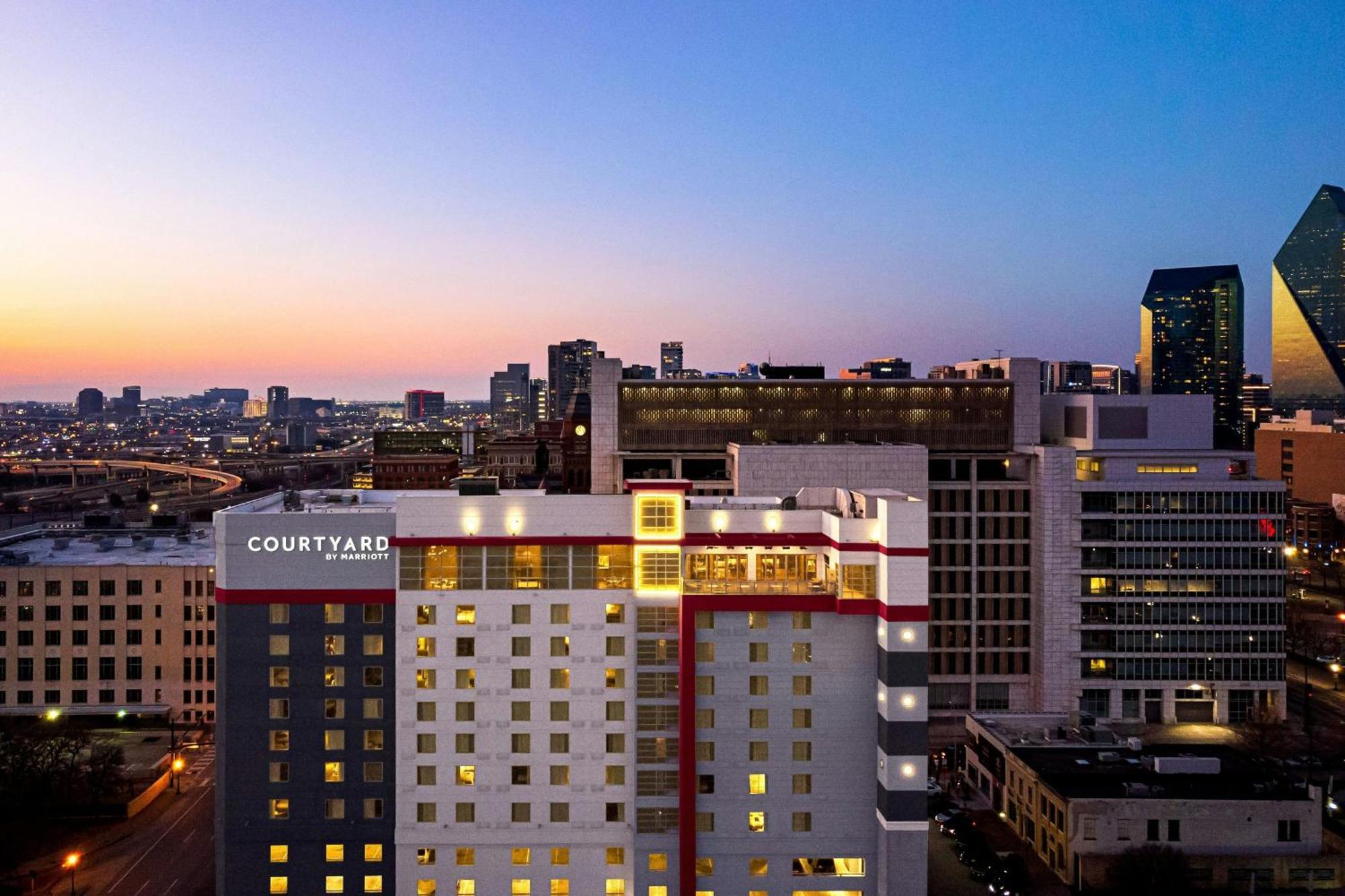 Courtyard By Marriott Dallas Downtown/Reunion District Экстерьер фото