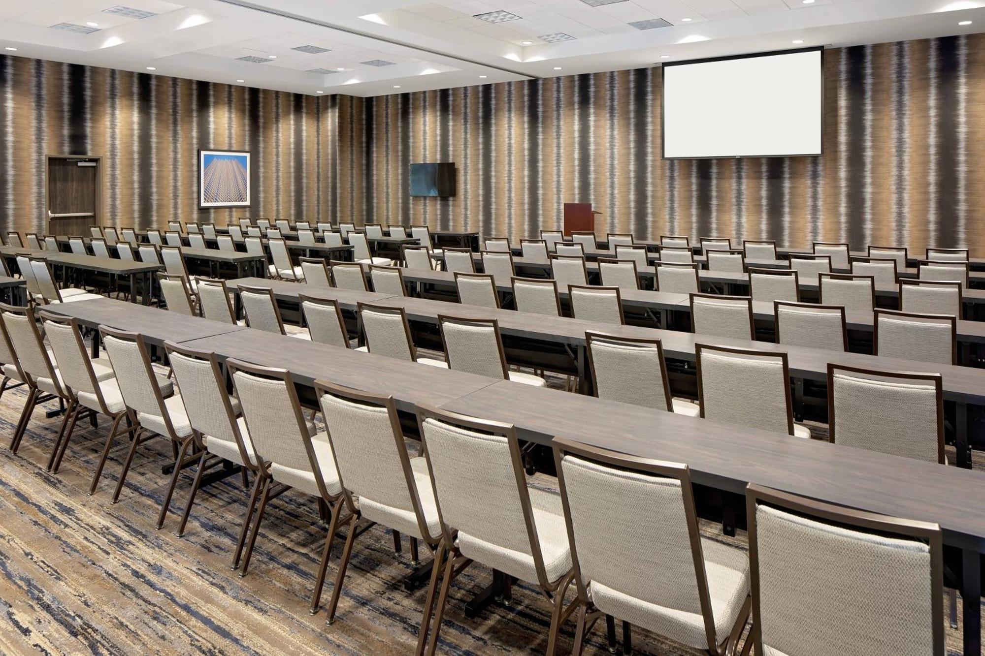 Courtyard By Marriott Dallas Downtown/Reunion District Экстерьер фото